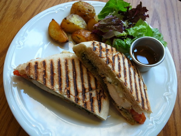 PAUL保羅麵包沙龍(內湖店)：＜台北｜內湖｜下午茶＞超正點千層派＆馬卡紅～PAUL保羅麵包沙龍（內湖店）