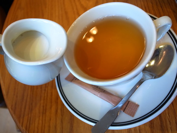 PAUL保羅麵包沙龍(內湖店)：＜台北｜內湖｜下午茶＞超正點千層派＆馬卡紅～PAUL保羅麵包沙龍（內湖店）