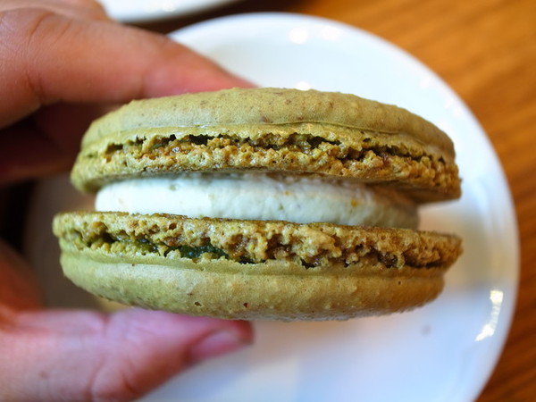 PAUL保羅麵包沙龍(內湖店)：＜台北｜內湖｜下午茶＞超正點千層派＆馬卡紅～PAUL保羅麵包沙龍（內湖店）