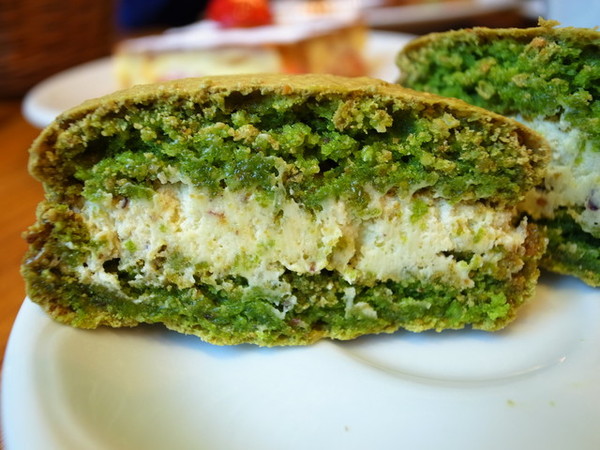 PAUL保羅麵包沙龍(內湖店)：＜台北｜內湖｜下午茶＞超正點千層派＆馬卡紅～PAUL保羅麵包沙龍（內湖店）