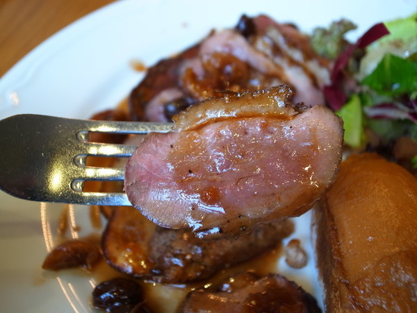 PAUL保羅麵包沙龍(內湖店)：＜台北｜內湖｜下午茶＞超正點千層派＆馬卡紅～PAUL保羅麵包沙龍（內湖店）