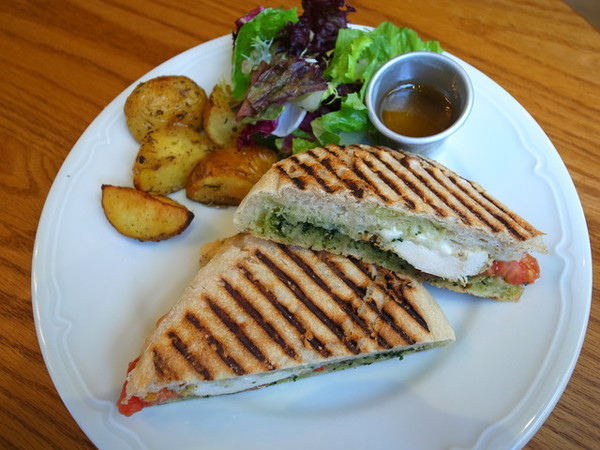 PAUL保羅麵包沙龍(內湖店)：＜台北｜內湖｜下午茶＞超正點千層派＆馬卡紅～PAUL保羅麵包沙龍（內湖店）