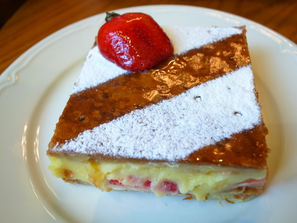 PAUL保羅麵包沙龍(內湖店)：＜台北｜內湖｜下午茶＞超正點千層派＆馬卡紅～PAUL保羅麵包沙龍（內湖店）