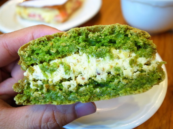 PAUL保羅麵包沙龍(內湖店)：＜台北｜內湖｜下午茶＞超正點千層派＆馬卡紅～PAUL保羅麵包沙龍（內湖店）