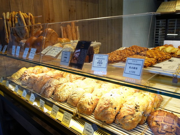 PAUL保羅麵包沙龍(內湖店)：＜台北｜內湖｜下午茶＞超正點千層派＆馬卡紅～PAUL保羅麵包沙龍（內湖店）