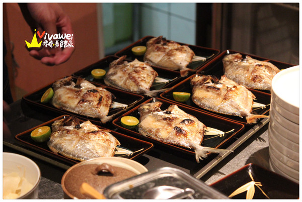 坐著做壽司割烹：桃園中壢市｜Cp值高820元無菜單日本料理『坐著做 すし 握壽司』