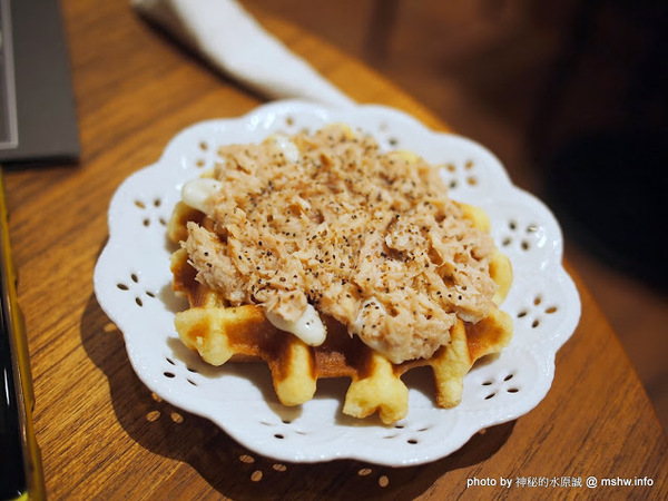 oven coffee(台中中港店):【食記】台中西區-OVEN coffee烤香(台中中港店)@草悟道 : 咖啡還不錯,鬆餅需要再脆點