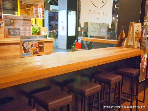 oven coffee(台中中港店):【食記】台中西區-OVEN coffee烤香(台中中港店)@草悟道 : 咖啡還不錯,鬆餅需要再脆點
