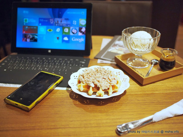 oven coffee(台中中港店):【食記】台中西區-OVEN coffee烤香(台中中港店)@草悟道 : 咖啡還不錯,鬆餅需要再脆點