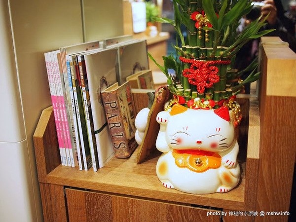 oven coffee(台中中港店):【食記】台中西區-OVEN coffee烤香(台中中港店)@草悟道 : 咖啡還不錯,鬆餅需要再脆點