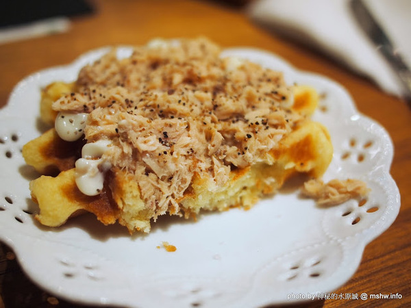 oven coffee(台中中港店):【食記】台中西區-OVEN coffee烤香(台中中港店)@草悟道 : 咖啡還不錯,鬆餅需要再脆點