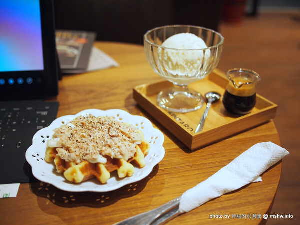 oven coffee(台中中港店):【食記】台中西區-OVEN coffee烤香(台中中港店)@草悟道 : 咖啡還不錯,鬆餅需要再脆點