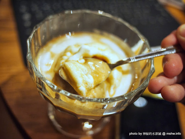 oven coffee(台中中港店):【食記】台中西區-OVEN coffee烤香(台中中港店)@草悟道 : 咖啡還不錯,鬆餅需要再脆點