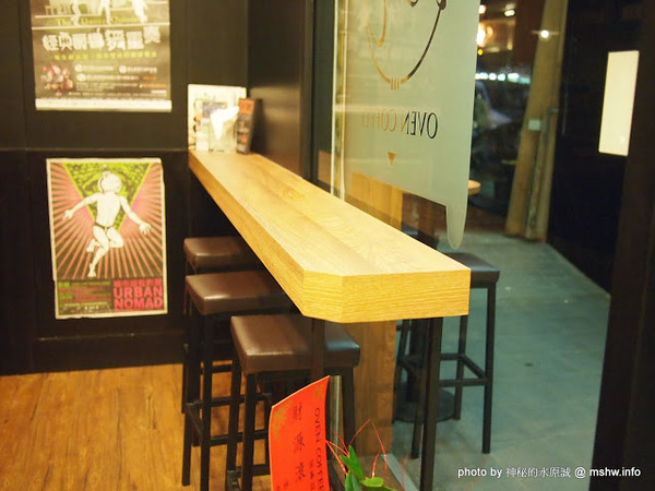 oven coffee(台中中港店):【食記】台中西區-OVEN coffee烤香(台中中港店)@草悟道 : 咖啡還不錯,鬆餅需要再脆點