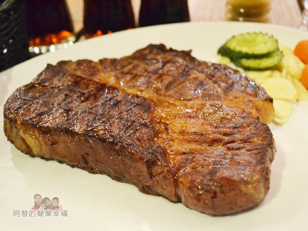 紅牛原味炭烤牛排19-21oz炭火肩胛牛排特寫