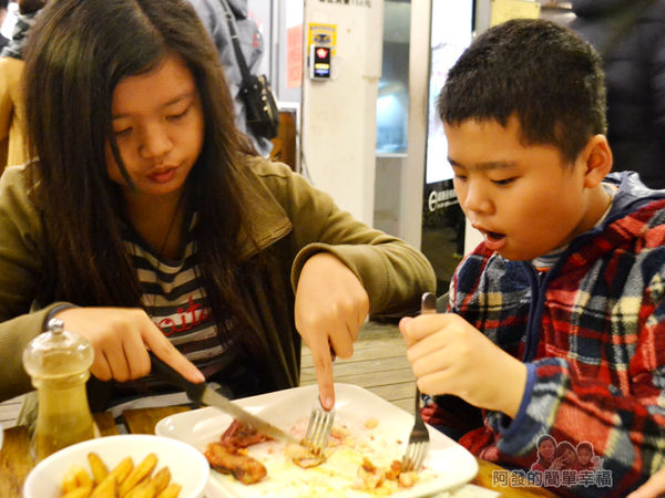 紅牛原味炭烤牛排30-感情很好的姐弟