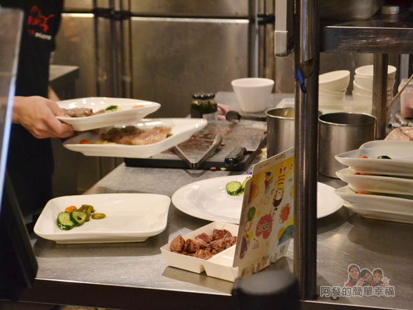 紅牛原味炭烤牛排10-乾淨的料理桌