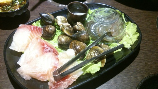 鍋神日式涮涮鍋(台中逢甲旗艦店):好運接二連三…口碑體驗3--鍋神日式涮涮鍋(台中逢甲旗艦店)…天氣冷還有什麼比吃火鍋更幸福的了