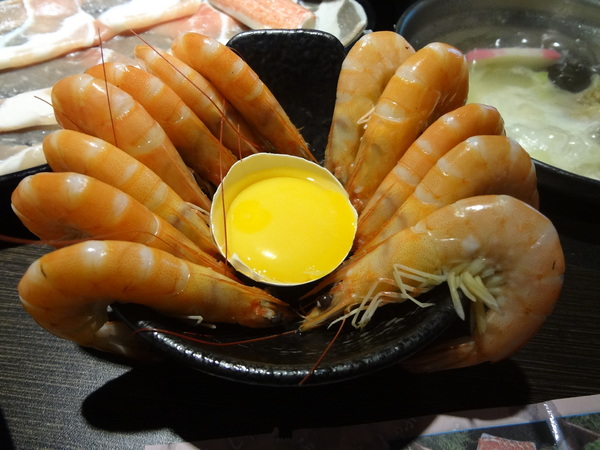 鍋神日式涮涮鍋(台中逢甲旗艦店)：1021026[官本金文愛台灣口碑券第十彈]星爺有箱神小官有鍋神CP值超級高且無敵爆好吃的鍋神日式涮涮鍋(台中逢甲旗艦店)