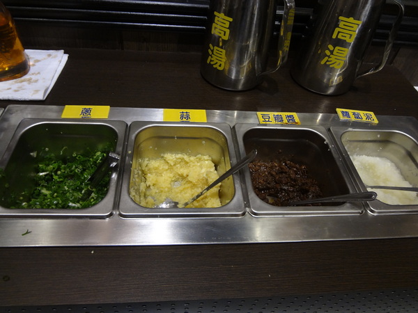 鍋神日式涮涮鍋(台中逢甲旗艦店)：1021026[官本金文愛台灣口碑券第十彈]星爺有箱神小官有鍋神CP值超級高且無敵爆好吃的鍋神日式涮涮鍋(台中逢甲旗艦店)