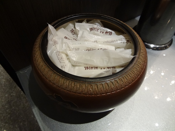 鍋神日式涮涮鍋(台中逢甲旗艦店)：1021026[官本金文愛台灣口碑券第十彈]星爺有箱神小官有鍋神CP值超級高且無敵爆好吃的鍋神日式涮涮鍋(台中逢甲旗艦店)