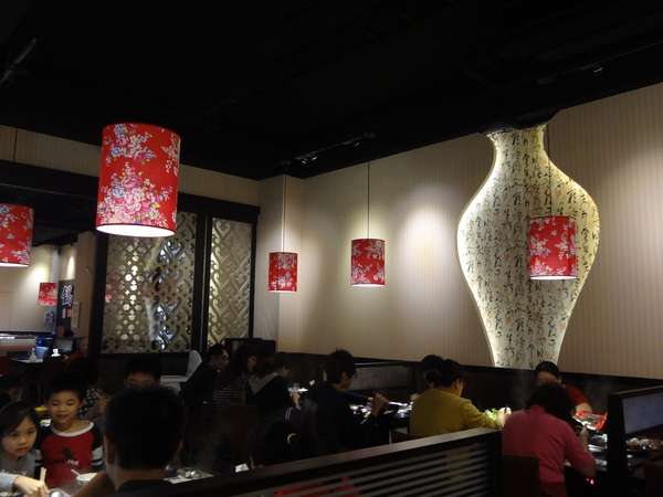 鍋神日式涮涮鍋(台中逢甲旗艦店)：1021026[官本金文愛台灣口碑券第十彈]星爺有箱神小官有鍋神CP值超級高且無敵爆好吃的鍋神日式涮涮鍋(台中逢甲旗艦店)