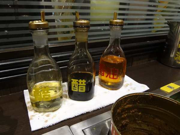 鍋神日式涮涮鍋(台中逢甲旗艦店)：1021026[官本金文愛台灣口碑券第十彈]星爺有箱神小官有鍋神CP值超級高且無敵爆好吃的鍋神日式涮涮鍋(台中逢甲旗艦店)