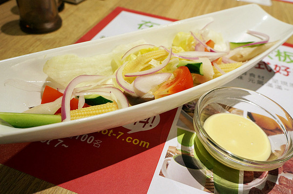 hot7新鐵板料理(基隆路店)：捷運六張犁站♬王品集團平價鐵板好料理，在地良食鐵板飄香，超值料理不失禮！　hot7 新鐵板料理／基隆路店