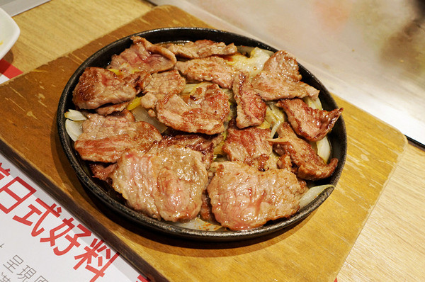 hot7新鐵板料理(基隆路店)：捷運六張犁站♬王品集團平價鐵板好料理，在地良食鐵板飄香，超值料理不失禮！　hot7 新鐵板料理／基隆路店