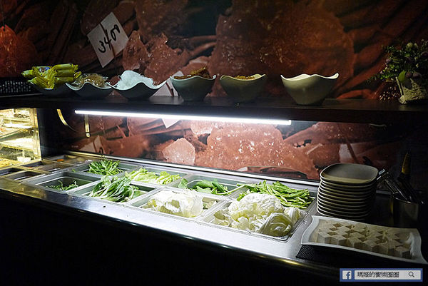 紅蟹將軍吃到飽(台北忠孝店)：◆台北東區【紅蟹將軍吃到飽—台北忠孝店】帝王蟹火鍋吃到飽。北海道鍋物。捷運國父紀念館美食