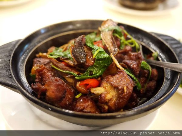 六廚川湘菜館：老字號的道地美味川菜。六廚川式料理