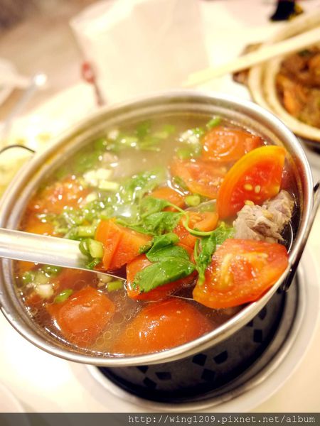 六廚川湘菜館：老字號的道地美味川菜。六廚川式料理