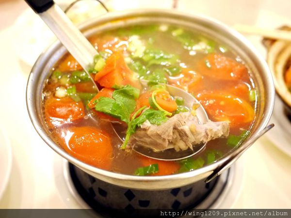 六廚川湘菜館：老字號的道地美味川菜。六廚川式料理