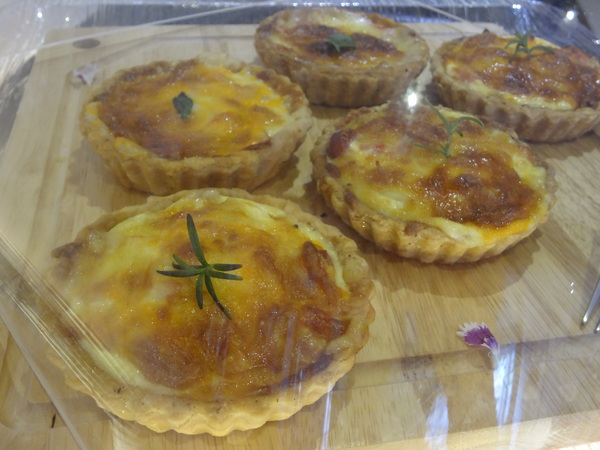 CV黑色天使蛋糕精品店：1021116[官本金文愛台灣口碑券第16彈]CV黑色天使蛋糕精品店魔術師極致華麗的甜點饗宴讀你讀你心想吃什麼BLACK ANGEL