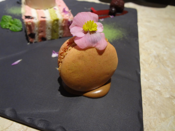 CV黑色天使蛋糕精品店：1021116[官本金文愛台灣口碑券第16彈]CV黑色天使蛋糕精品店魔術師極致華麗的甜點饗宴讀你讀你心想吃什麼BLACK ANGEL