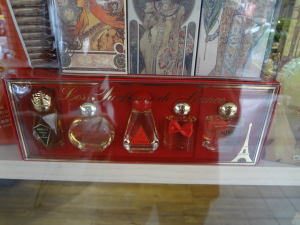 CV黑色天使蛋糕精品店：1021116[官本金文愛台灣口碑券第16彈]CV黑色天使蛋糕精品店魔術師極致華麗的甜點饗宴讀你讀你心想吃什麼BLACK ANGEL