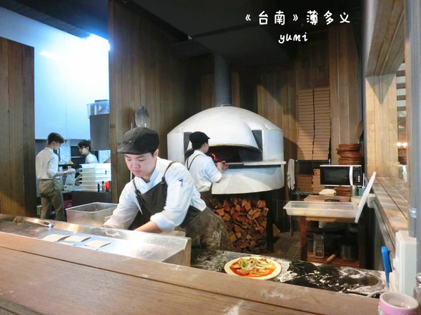 薄多義:【台南食記】想吃嗎?排隊就是了!✿超人氣義式餐廳@薄多義BIT 2 EAT