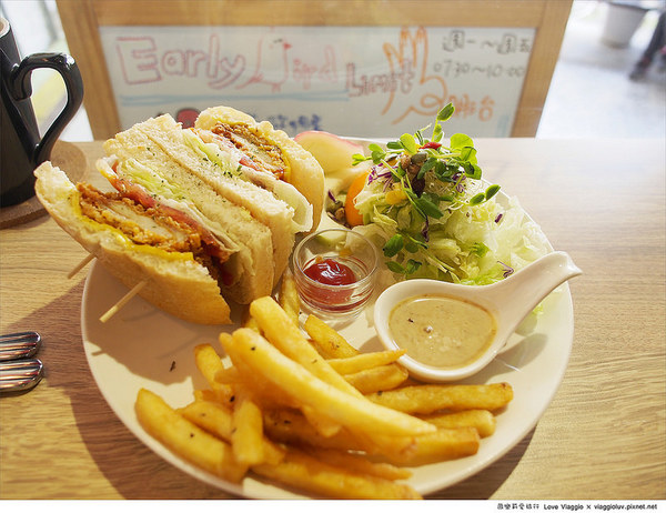 Puchi Loft小倉庫:【台北 Taipei】板橋早午餐 Puchi Loft小倉庫新菜色厚切培根貝果與黑麥菇烤雞堡