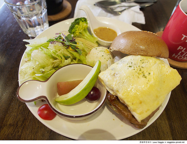 Puchi Loft小倉庫:【台北 Taipei】板橋早午餐 Puchi Loft小倉庫新菜色厚切培根貝果與黑麥菇烤雞堡