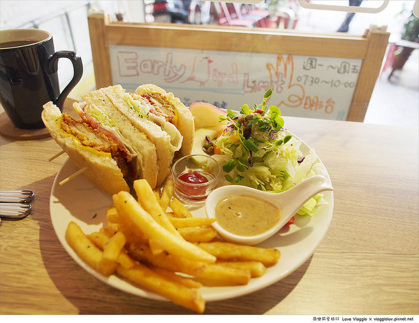 Puchi Loft小倉庫:【台北 Taipei】板橋早午餐 Puchi Loft小倉庫新菜色厚切培根貝果與黑麥菇烤雞堡