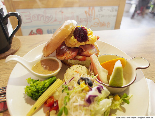 Puchi Loft小倉庫:【台北 Taipei】板橋早午餐 Puchi Loft小倉庫新菜色厚切培根貝果與黑麥菇烤雞堡