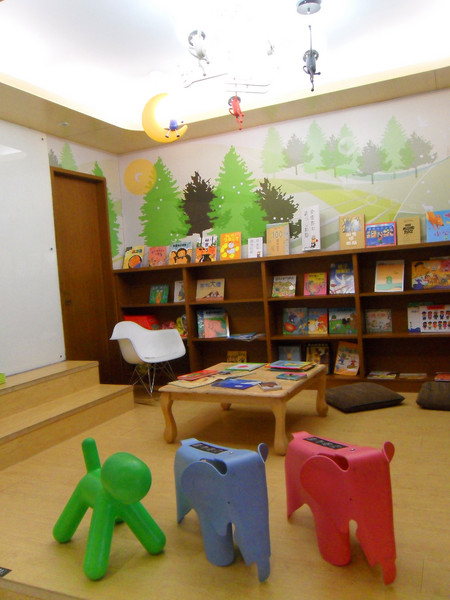 Picturesque 塗鴉空間書店:美食x享受x放鬆 第一次知道什麼叫做美食圖書館~還能遇到貓咪XDD_《Picturesque 塗鴉空間書店》