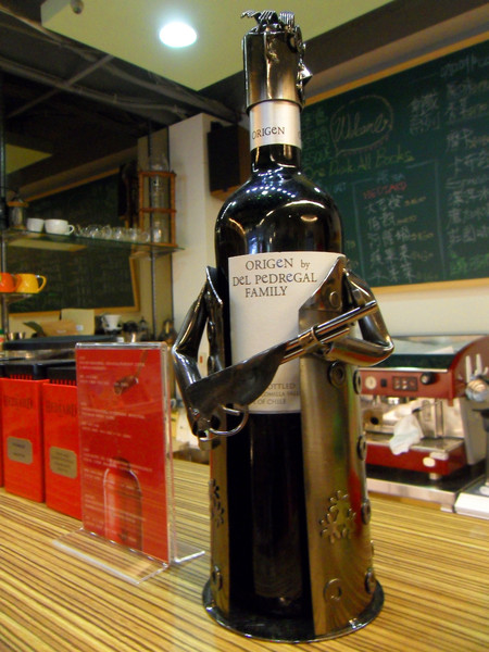 Picturesque 塗鴉空間書店:美食x享受x放鬆 第一次知道什麼叫做美食圖書館~還能遇到貓咪XDD_《Picturesque 塗鴉空間書店》