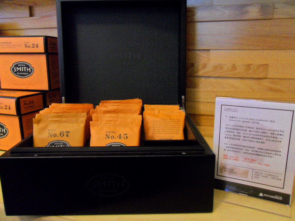 Picturesque 塗鴉空間書店:美食x享受x放鬆 第一次知道什麼叫做美食圖書館~還能遇到貓咪XDD_《Picturesque 塗鴉空間書店》