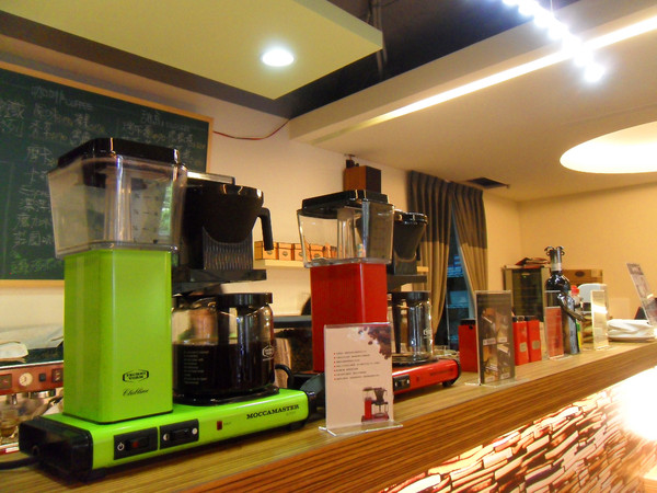 Picturesque 塗鴉空間書店:美食x享受x放鬆 第一次知道什麼叫做美食圖書館~還能遇到貓咪XDD_《Picturesque 塗鴉空間書店》