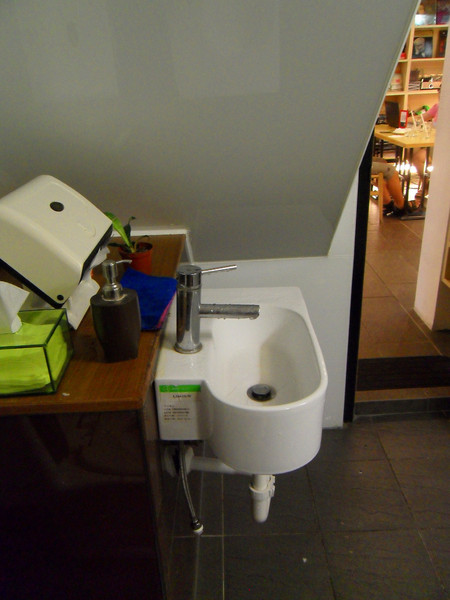 Picturesque 塗鴉空間書店:美食x享受x放鬆 第一次知道什麼叫做美食圖書館~還能遇到貓咪XDD_《Picturesque 塗鴉空間書店》