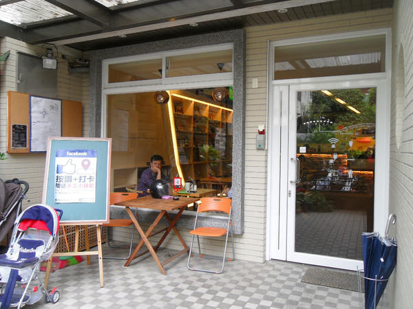 Picturesque 塗鴉空間書店:美食x享受x放鬆 第一次知道什麼叫做美食圖書館~還能遇到貓咪XDD_《Picturesque 塗鴉空間書店》