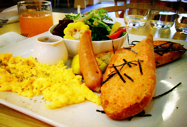 Picturesque 塗鴉空間書店:美食x享受x放鬆 第一次知道什麼叫做美食圖書館~還能遇到貓咪XDD_《Picturesque 塗鴉空間書店》