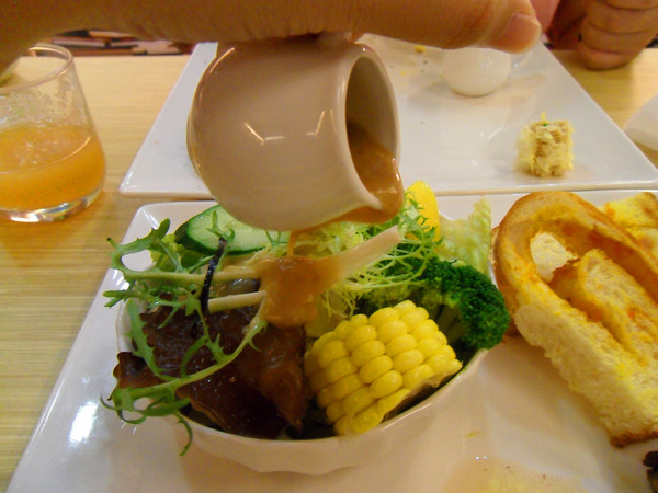 Picturesque 塗鴉空間書店:美食x享受x放鬆 第一次知道什麼叫做美食圖書館~還能遇到貓咪XDD_《Picturesque 塗鴉空間書店》