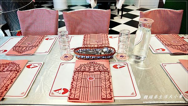 Alice Is Coming-來自愛麗絲:【食記/台北市】走進童話世界裡~愛麗絲夢遊仙境